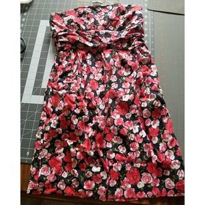 💃🏻 3/$15 Floral strapless dress